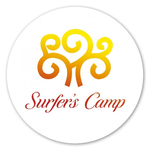 Logo des Surfer's Camp als weißer Aufkleber