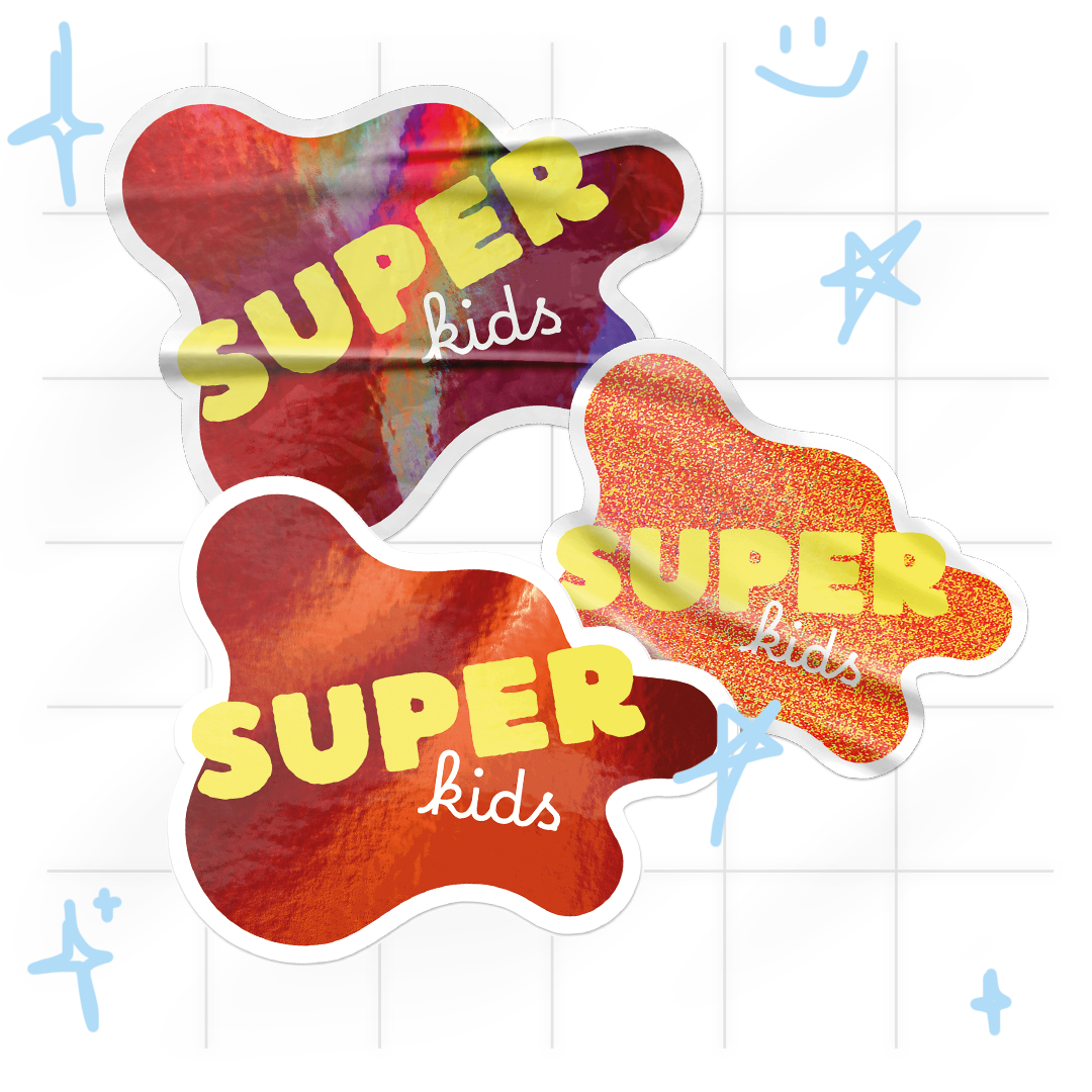 Klecksförmige "Super Kids"-Aufkleber in holografischer und glitzernder Ausführung für Super Kids Paris