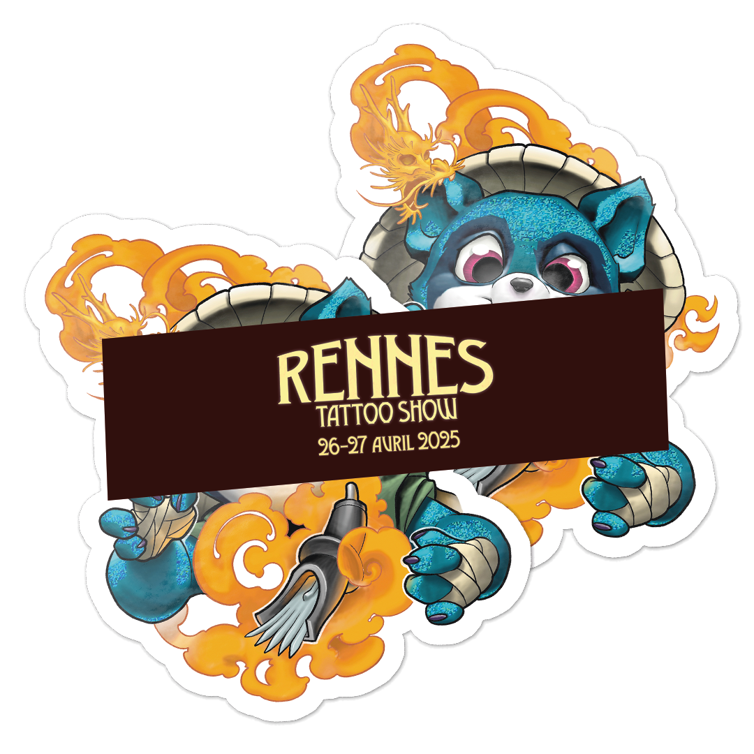 Konturgeschnittener Aufkleber der Rennes Tattoo Show 2025 mit blauem Waschbären, goldenen Drachen und Tätowiermaschine