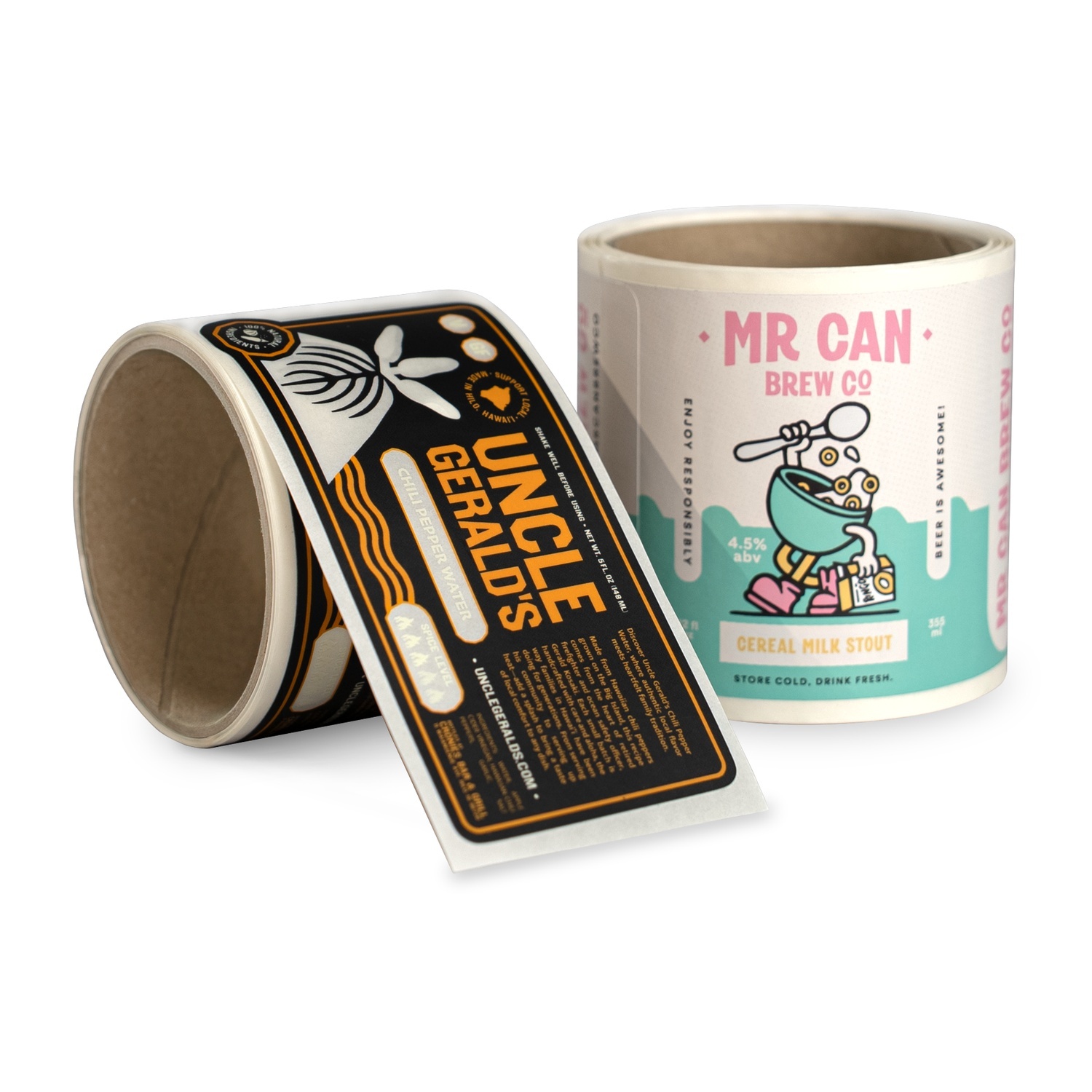 Zwei Rollen mit individuellen Produktetiketten: ein Etikett für "Uncle Gerald's" Chili-Pepper-Water und ein Bieretikett für "Mr Can Brew Co" Cereal Milk Stout