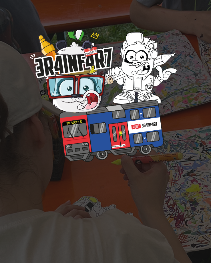 Aufkleber-Illustration Brainfart x StickerApp: Comicfiguren auf einem Zug der S8 World über einem Foto vom Zeichenworkshop auf dem Festival
